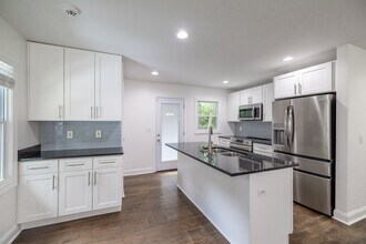 2065 W Flat Shoals Terrace, Unit 1611 - B-302 - B in Decatur, GA - Building Photo - Building Photo