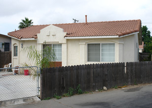 1359 N Parkside Dr in Ontario, CA - Foto de edificio - Building Photo