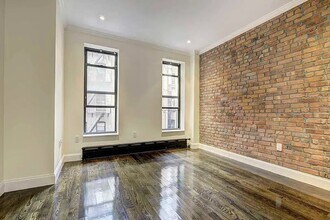 313 E 92nd St in New York, NY - Foto de edificio - Building Photo