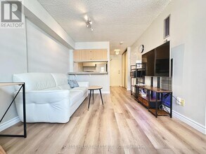 80-680 St Patrick St in Toronto, ON - Building Photo - Building Photo