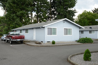 Cedar Park Apartments in Vancouver, WA - Building Photo - Building Photo