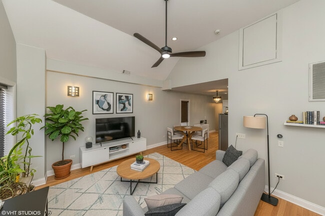 2009 W 17th St in Chicago, IL - Building Photo - Building Photo