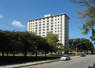 Long Life Apartments in Chicago, IL - Building Photo - Building Photo