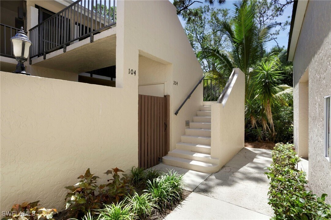 15400 Cedarwood Ln in Naples, FL - Building Photo
