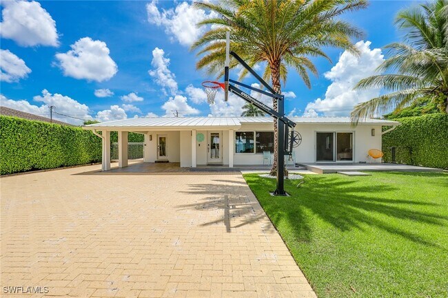 1088 Wisconsin Dr in Naples, FL - Building Photo - Building Photo
