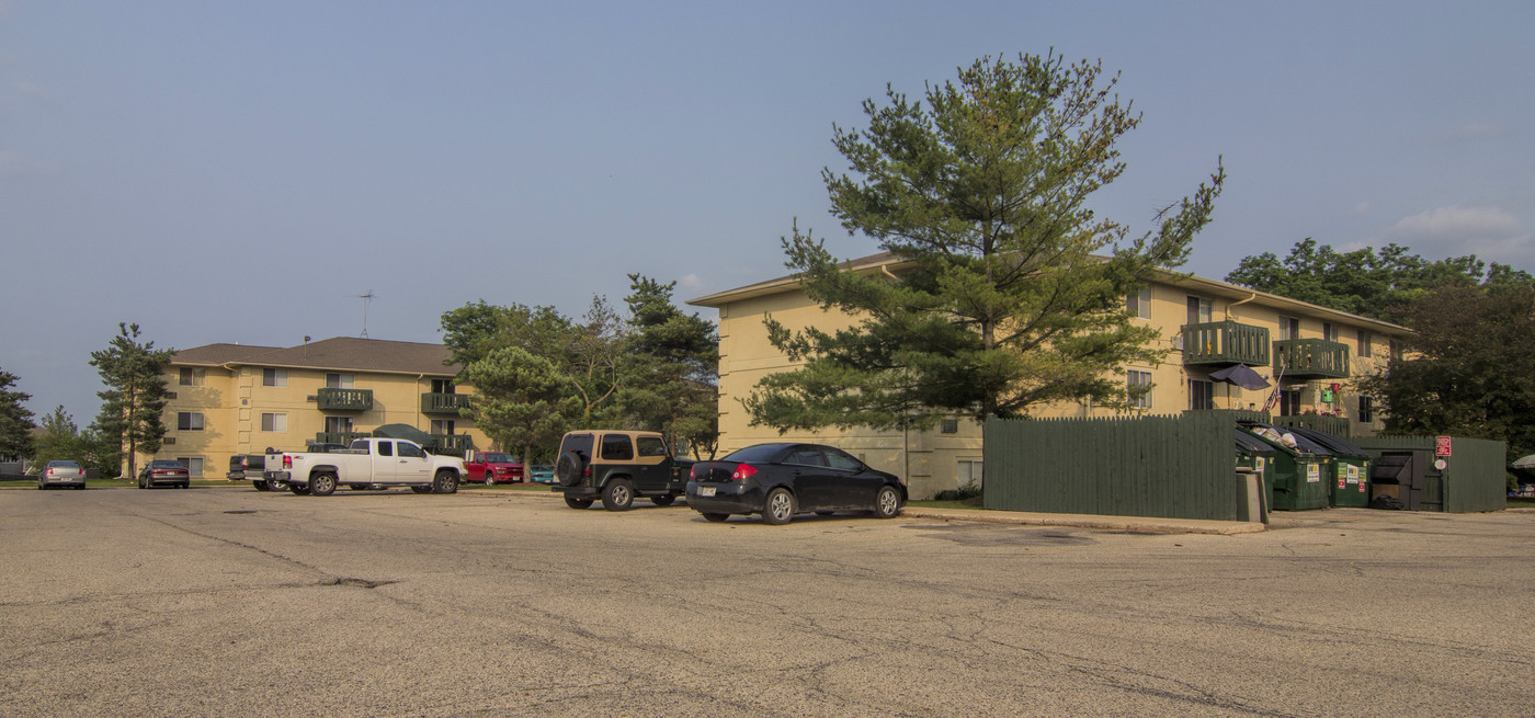 Tan Oak Apartments in Twin Lakes, WI - Building Photo