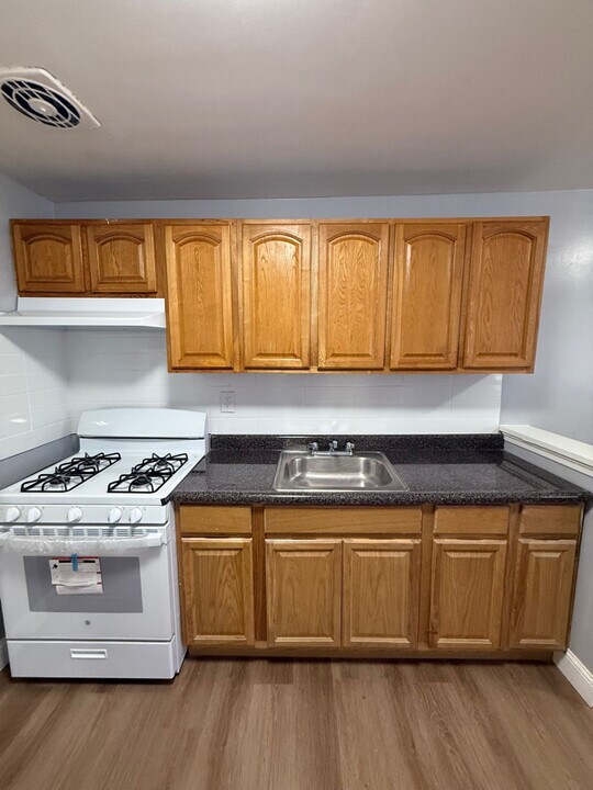 5 Rhode Island Ave in East Orange, NJ - Building Photo
