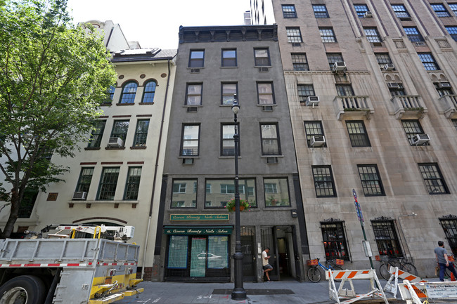 4 E 8th St in New York, NY - Foto de edificio - Building Photo