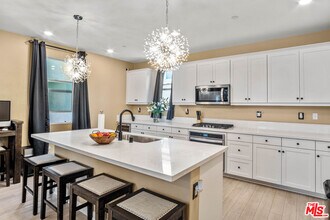 720 Grace Ave in Inglewood, CA - Building Photo - Building Photo