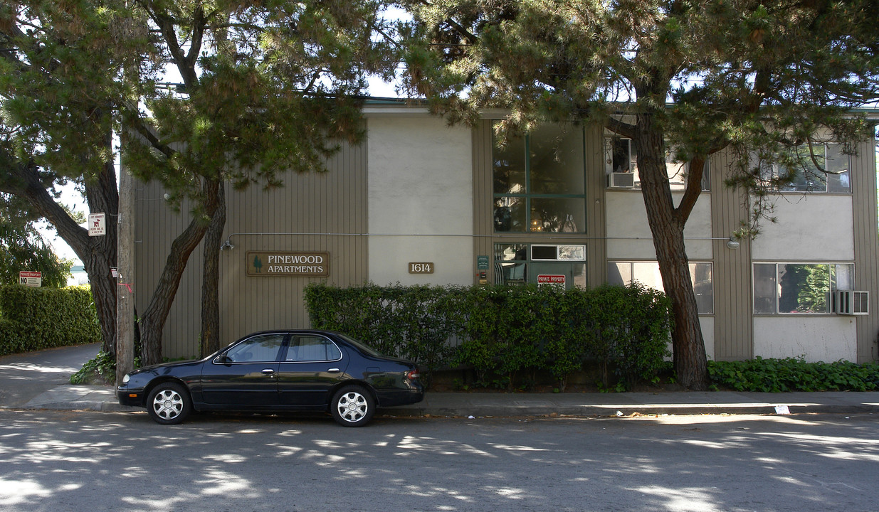 1614 Oxford St in Redwood City, CA - Building Photo