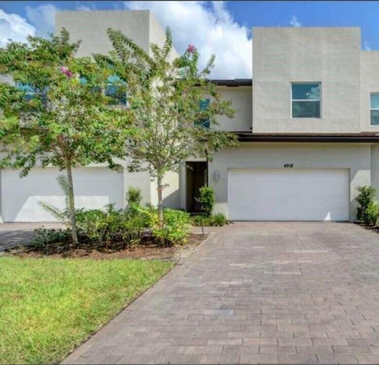 4938 Navali Dr in Wellington, FL - Building Photo