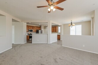 4875 E Silverpuffs Wy in Tucson, AZ - Foto de edificio - Building Photo