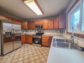 5514 Kensington Cir in Johnston, IA - Building Photo - Building Photo