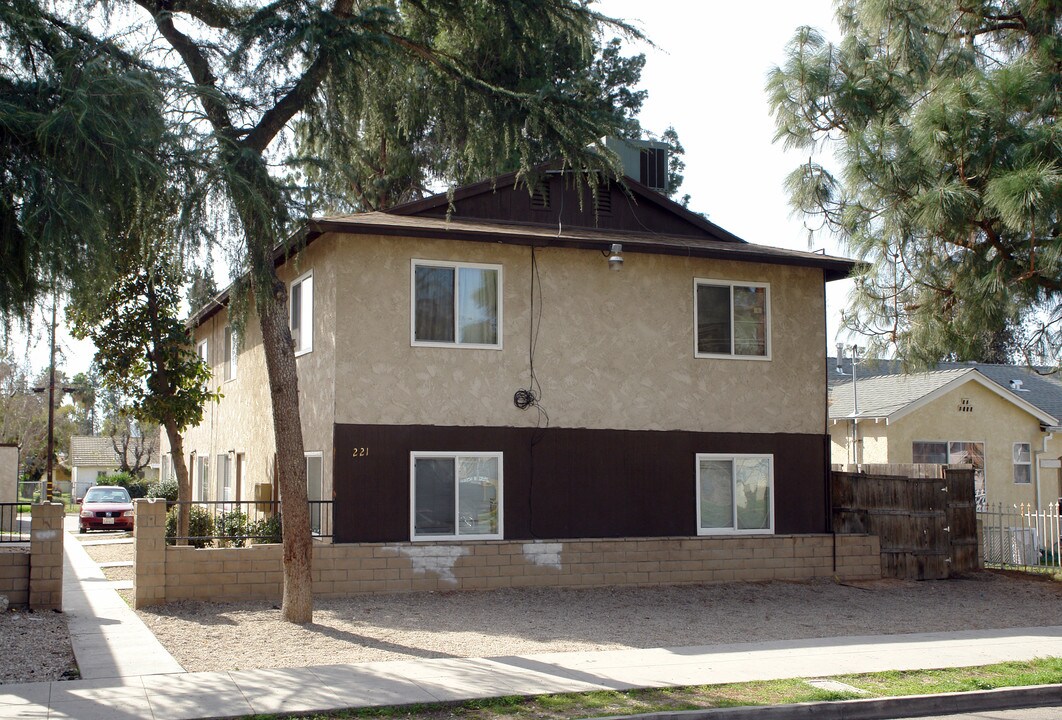 Camelot Court in San Bernardino, CA - Building Photo