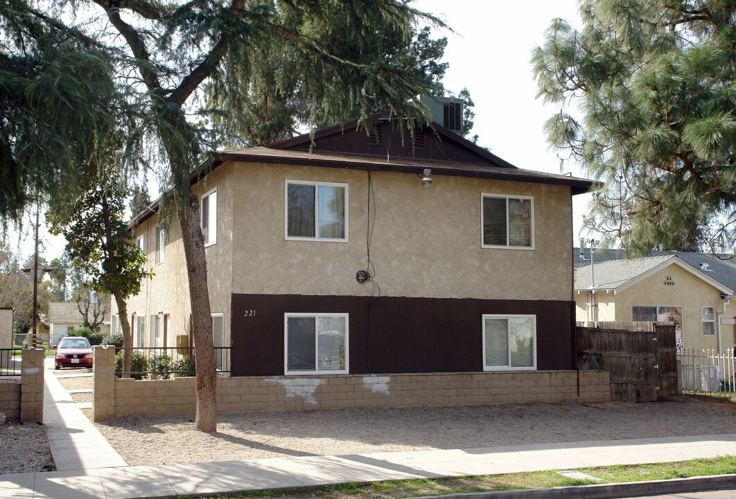 Camelot Court in San Bernardino, CA - Foto de edificio