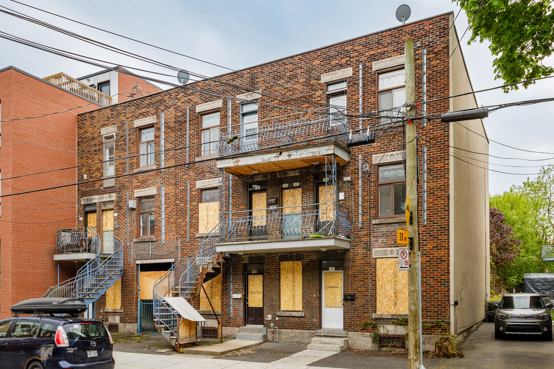 138 Saint-Philippe Rue in Montréal, QC - Building Photo