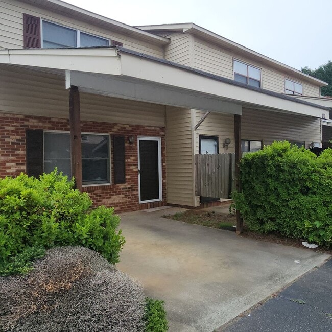 property at 310 Timberline Dr SE