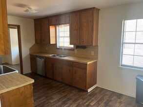 226 Wall Dr in Palestine, TX - Foto de edificio - Building Photo