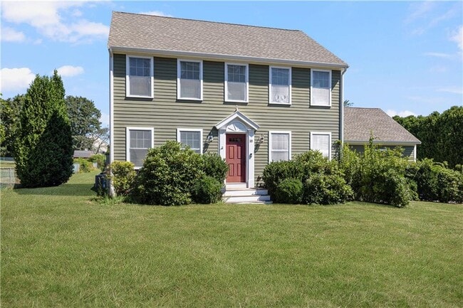 property at 18 Vanderbilt Ln
