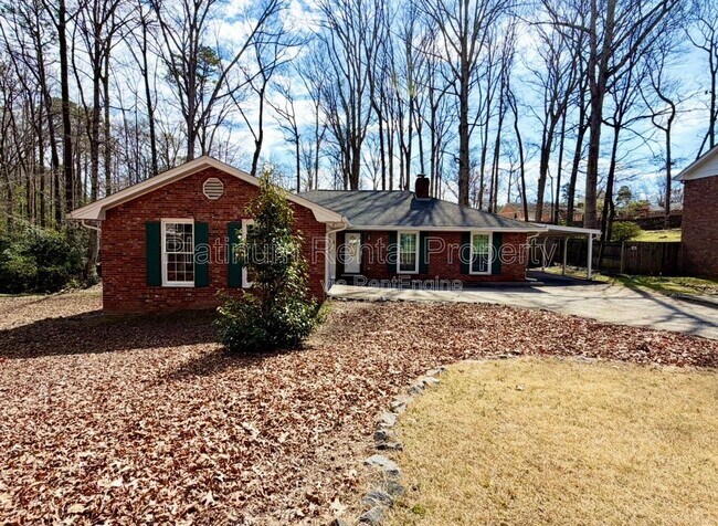 2396 Hidden Ln in Snellville, GA - Foto de edificio - Building Photo