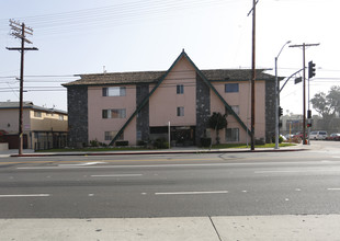 7410 Woodman Ave in Van Nuys, CA - Building Photo - Building Photo