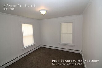 6 Smith Ct in Farmington, NH - Building Photo - Building Photo