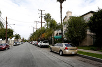 1130 Newport Ave. in Long Beach, CA - Foto de edificio - Building Photo