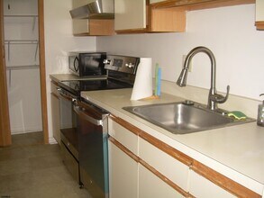303 Meadowbrook Dr in Hamilton, NJ - Building Photo - Building Photo