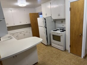 951 Park Ave in Dickinson, ND - Foto de edificio - Building Photo