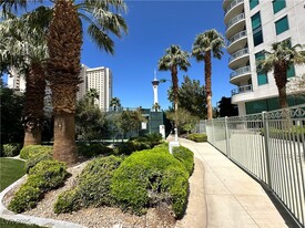 222 Karen Ave in Las Vegas, NV - Building Photo