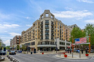 One National Harbor in Oxon Hill, MD - Building Photo