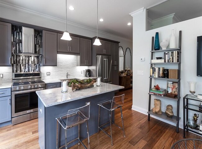 property at 835 N Wells St