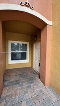 14384 SW 11th St in Pembroke Pines, FL - Foto de edificio - Building Photo