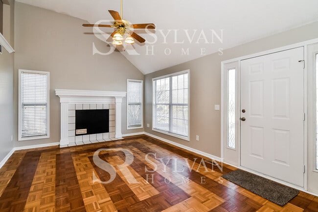 204 N Highland Dr in Raymore, MO - Building Photo - Building Photo