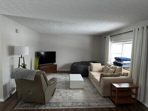 3452 Kalurah St NE in Canton, OH - Building Photo - Building Photo