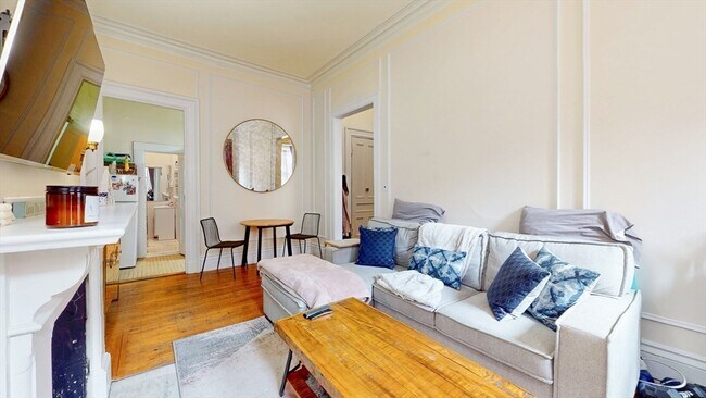 172 Marlborough St, Unit 2R in Boston, MA - Foto de edificio - Building Photo