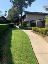 7560 Corbin Ave in Reseda, CA - Foto de edificio - Building Photo