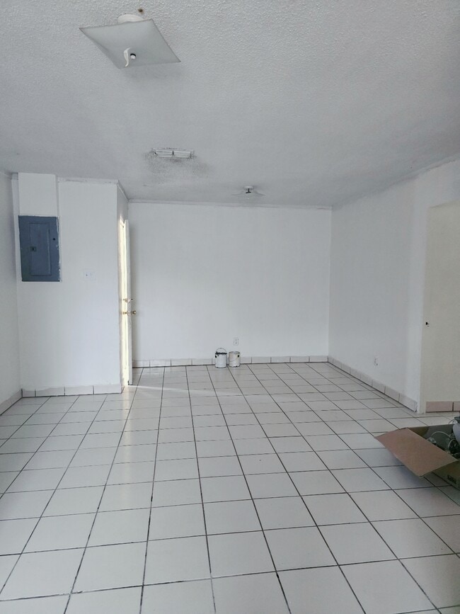 2016 S India Ave in Laredo, TX - Foto de edificio - Building Photo