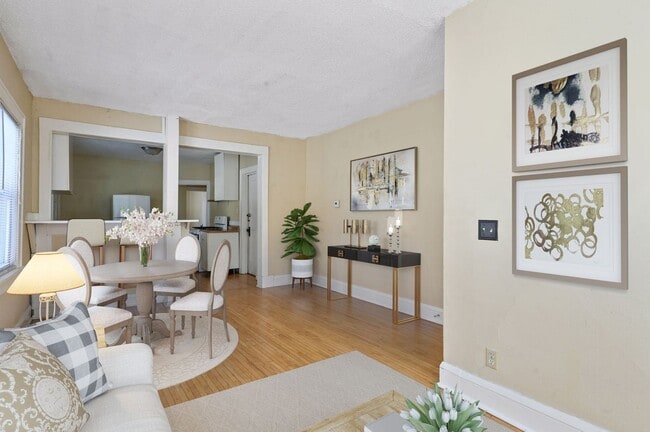 240 N Irving Ave in Minneapolis, MN - Building Photo - Building Photo