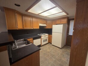 2060 E Belmont St in Springfield, MO - Building Photo - Building Photo