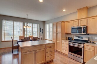 1720 SW Rock Rose Dr in Oak Harbor, WA - Building Photo - Building Photo