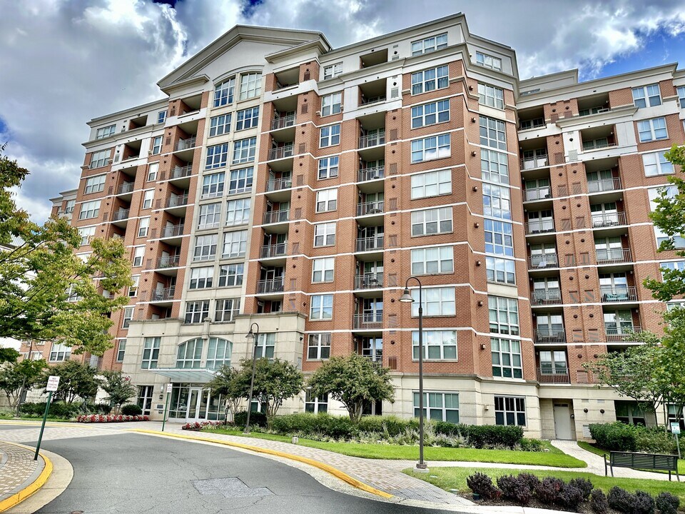 11760 Sunrise Valley Dr in Reston, VA - Building Photo