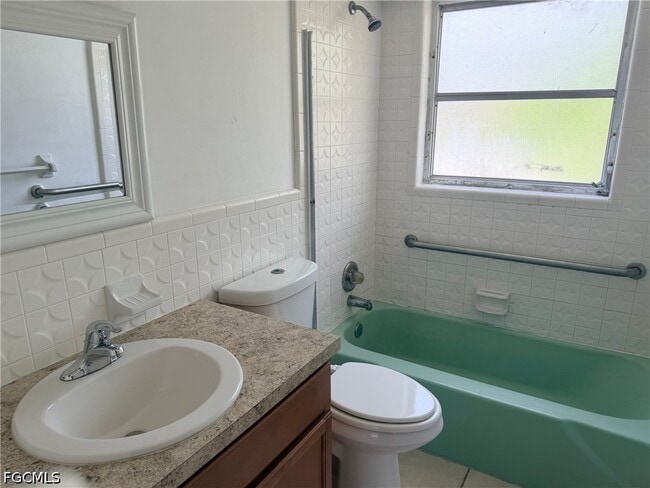 434 Muskegon Ave in Ft. Myers, FL - Building Photo - Building Photo