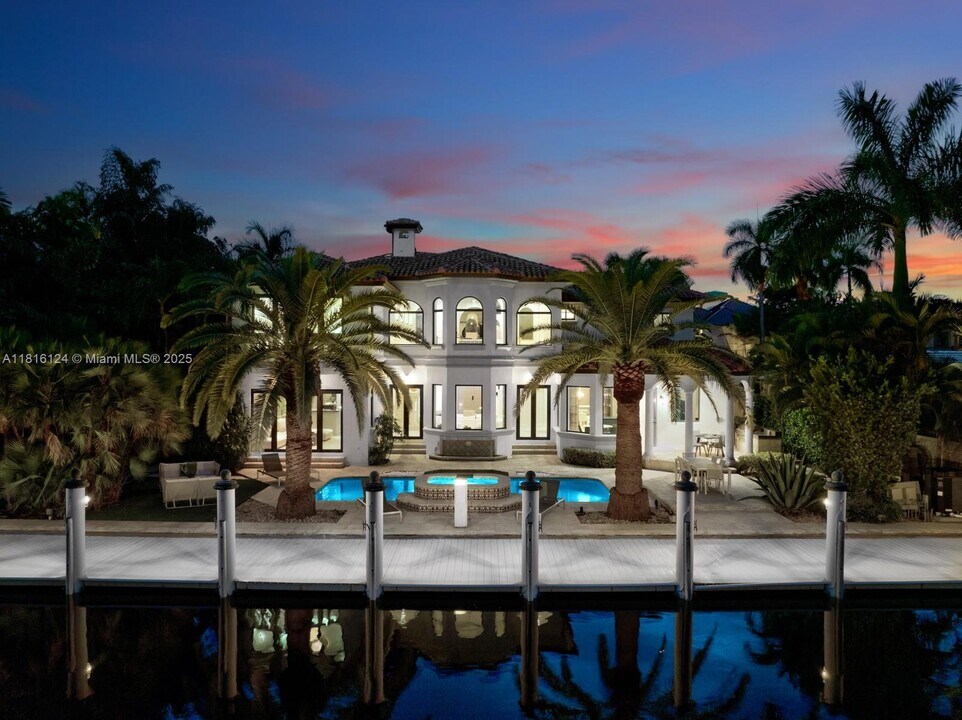 168 Fiesta Way in Fort Lauderdale, FL - Building Photo