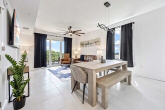 131 S Courtenay Pkwy-Unit -ID1044451P in Merritt Island, FL - Foto de edificio - Building Photo