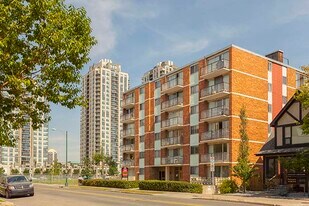 1304 11 St SW in Calgary, AB - Building Photo