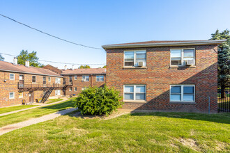 Carriage Hill Apartments in Davenport, IA - Foto de edificio - Building Photo