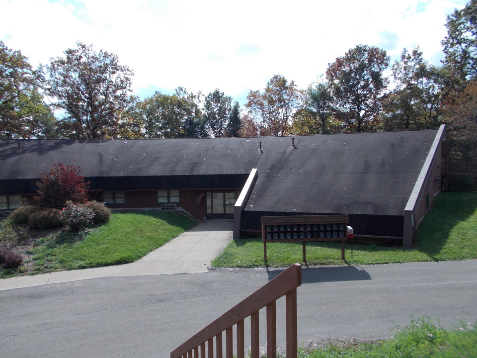 800 Greencrest Dr in Shippenville, PA - Building Photo