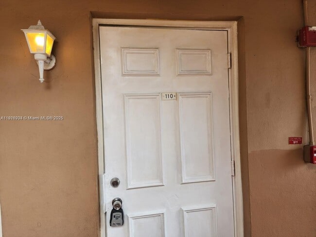 241 SE 9th Ave in Pompano Beach, FL - Building Photo - Building Photo