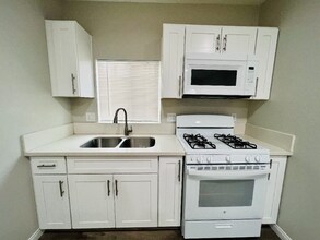 21633 Cottonwood Ave in Moreno Valley, CA - Foto de edificio - Building Photo